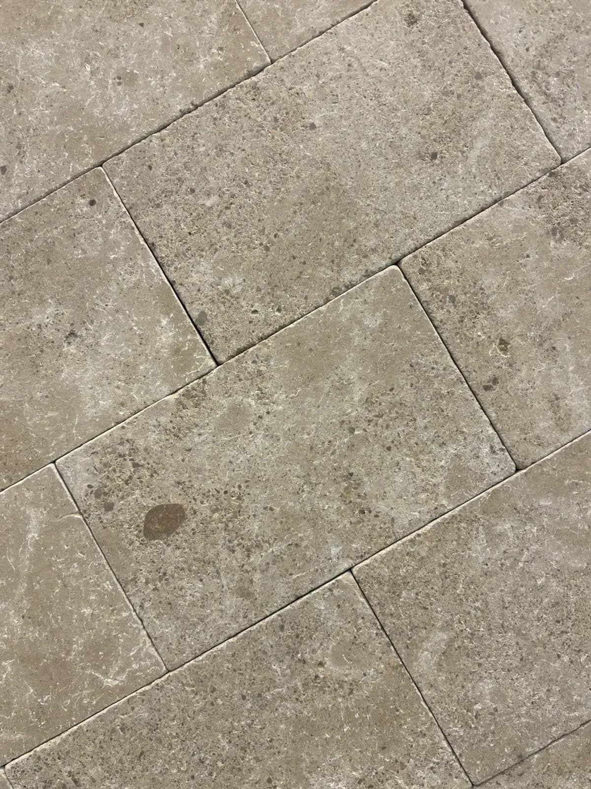 Pebble Beige Poli Mat Vieilli — Pebble Beige with Honed Aged finish, Moroccan natural stone texture